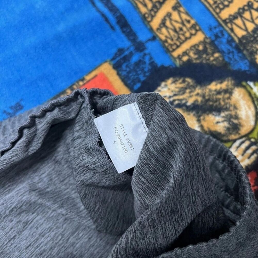 Vuori grey Sunday performance shorts Like new size small Vuori v381 casual gym - Picture 2 of 7